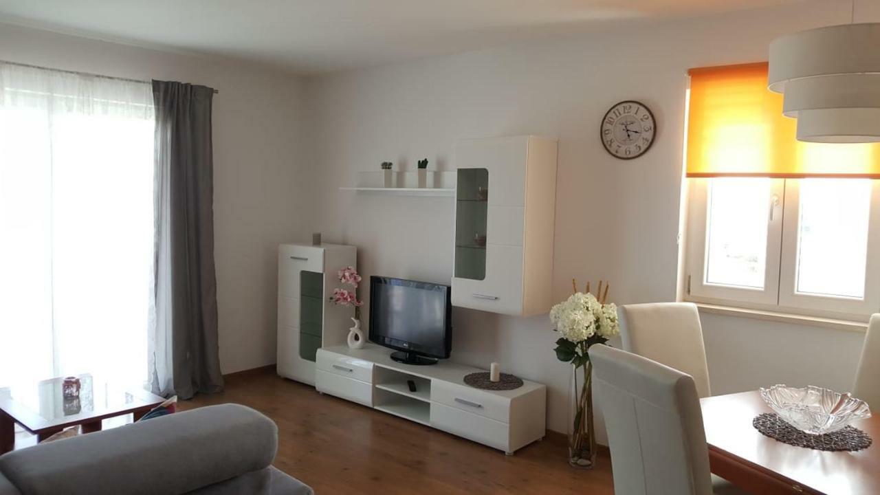 Cozy Apartment With Sea View Kaštela Kültér fotó
