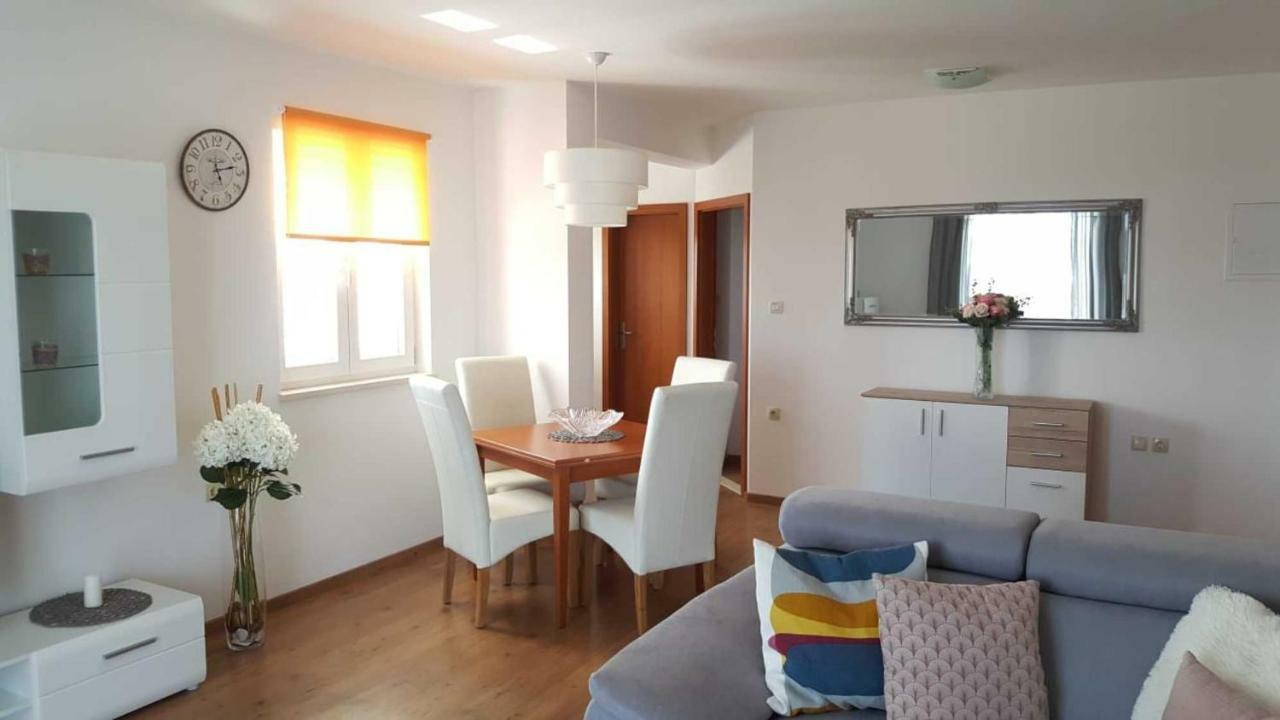 Cozy Apartment With Sea View Kaštela Kültér fotó