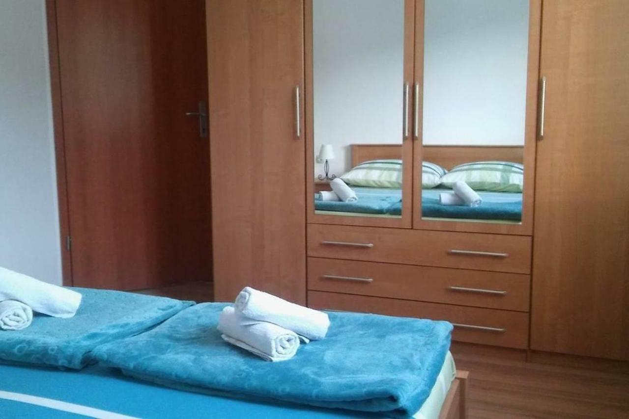 Cozy Apartment With Sea View Kaštela Kültér fotó