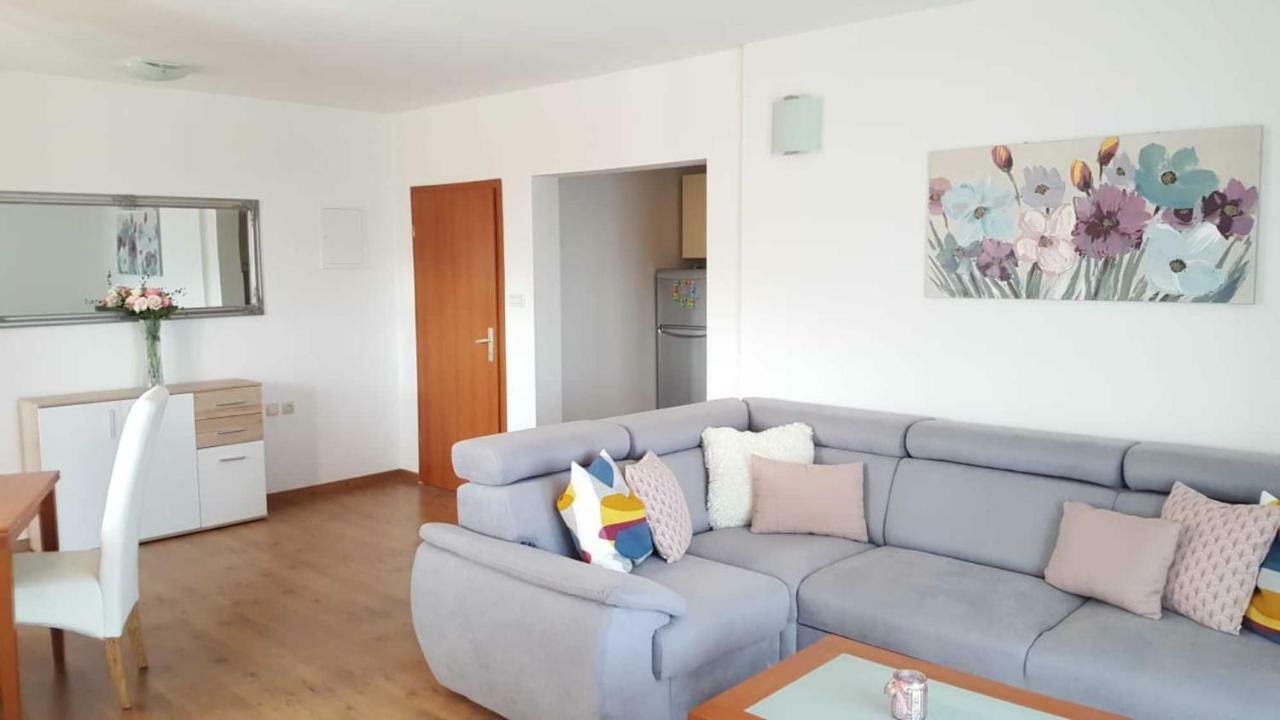 Cozy Apartment With Sea View Kaštela Kültér fotó